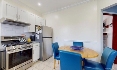 Beautiful Legal Two-Family Home, Also Works Seamlessly As A - photo 6