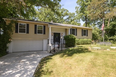 North Lake Home For Sale in Hartland Wisconsin
