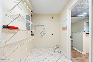 MOTIVATED SELLERS** Spacious, Move-In Ready Ground-Level Living - photo 34