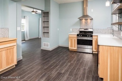 CHARMING DOWNTOWN COEUR D'ALENE BUNGALOW...Enjoy the best of - photo 6