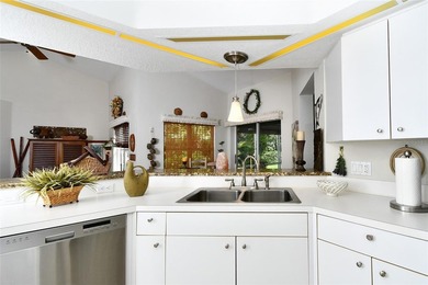 TIRED OF CONDO LIVING SPREAD OUT IN THIS ESTATE PROPERTY. This - photo 12