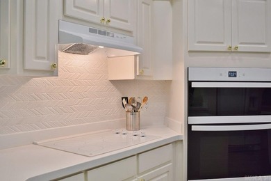 This Beautiful custom-built home is thoughtfully designed and - photo 16