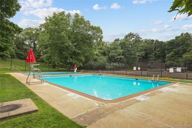RARE OPPORTUNITY: Welcome home to this beautifully designed - photo 16