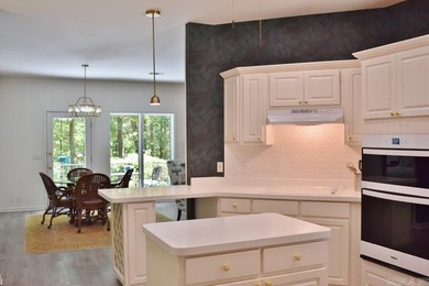 This Beautiful custom-built home is thoughtfully designed and - photo 17