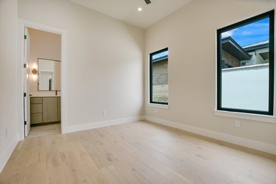 STUNNING NEW CUSTOM HOME in exclusive Villas of Applehead by - photo 22
