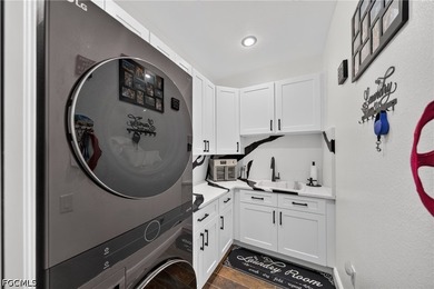 Walking distance to Cape Harbour! RV garage with Car Lift - photo 29