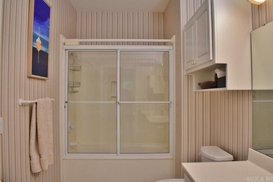 This Beautiful custom-built home is thoughtfully designed and - photo 33