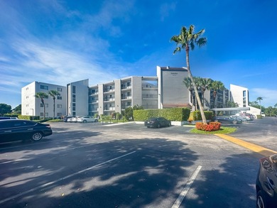 (private lake, pond, coastal) Condo Active Under Contract in Lake Worth Florida