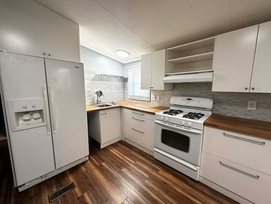 Centrally located doublewide situated on approximately 0.51 - photo 6