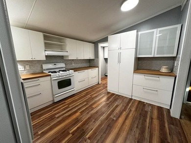 Centrally located doublewide situated on approximately 0.51 - photo 8