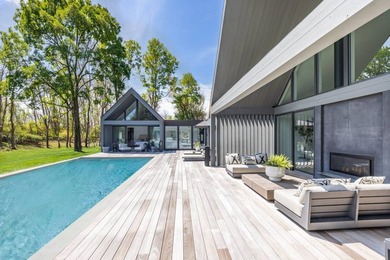 Originally conceived as the Laguna Project, 9 Margarets is an - photo 30
