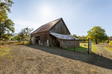 Welcome to Lookingglass Vineyard, a remarkable 142.94-acre - photo 38