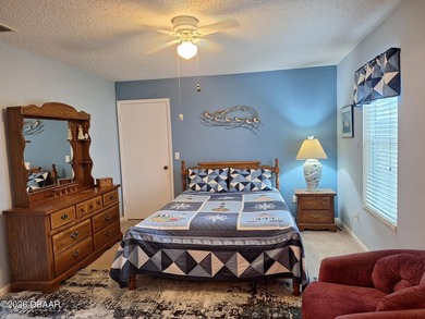 Florida living at its best! Cheerful colors and large rooms - photo 14