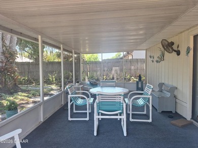 Florida living at its best! Cheerful colors and large rooms - photo 22