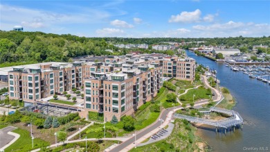 (private lake, pond, coastal) Condo Sale Pending in Glen Cove New York