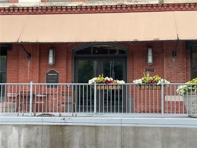 (private lake, pond, creek) Condo For Sale in Kansas City Missouri