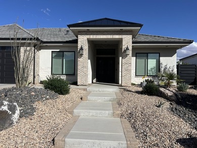 Custom home in beautiful, quiet neighborhood perched at the top - photo 2