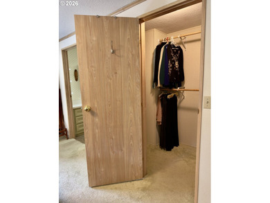 Upon entering this well-maintained home, with its recent updates - photo 12