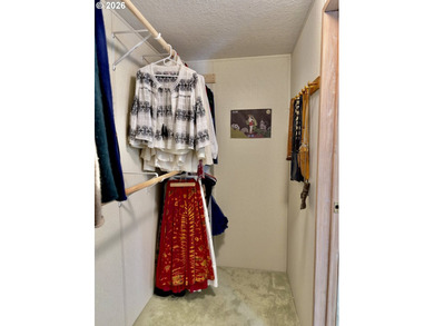 Upon entering this well-maintained home, with its recent updates - photo 13