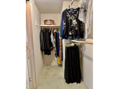 Upon entering this well-maintained home, with its recent updates - photo 14