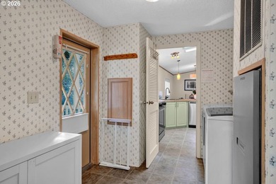 Upon entering this well-maintained home, with its recent updates - photo 18