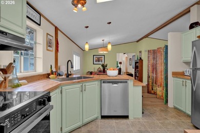 Upon entering this well-maintained home, with its recent updates - photo 19