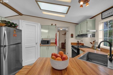 Upon entering this well-maintained home, with its recent updates - photo 21