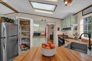 Upon entering this well-maintained home, with its recent updates - photo 22
