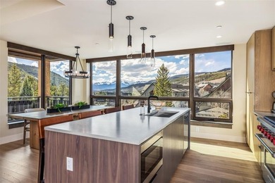 If you're looking for jaw-dropping views, a prime ski-in - photo 10