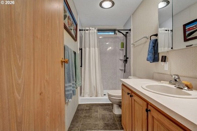 Upon entering this well-maintained home, with its recent updates - photo 36