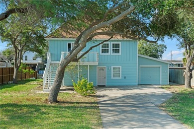 Gorgeous 4 bedroom, 3 bath home located on the water with quick - photo 1