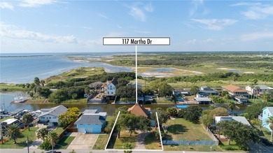 Gorgeous 4 bedroom, 3 bath home located on the water with quick - photo 4