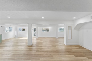 Gorgeous 4 bedroom, 3 bath home located on the water with quick - photo 7