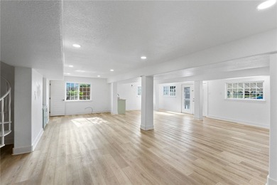 Gorgeous 4 bedroom, 3 bath home located on the water with quick - photo 8