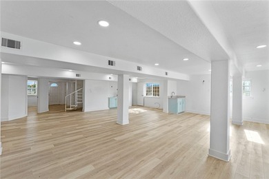 Gorgeous 4 bedroom, 3 bath home located on the water with quick - photo 9