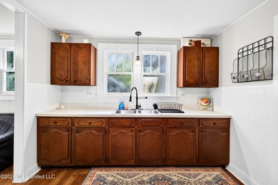 Fall in love with the rustic cottage charm and cozy feel of this - photo 11