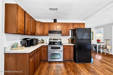 Fall in love with the rustic cottage charm and cozy feel of this - photo 12