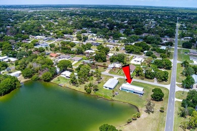 Spacious CBS lakefront home on a desirable corner lot! This - photo 13