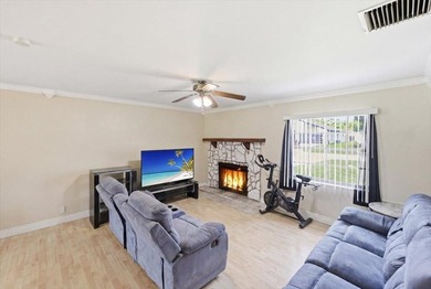 Spacious CBS lakefront home on a desirable corner lot! This - photo 15
