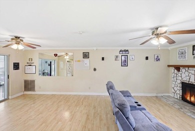 Spacious CBS lakefront home on a desirable corner lot! This - photo 16