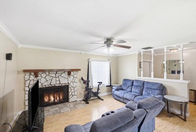 Spacious CBS lakefront home on a desirable corner lot! This - photo 18