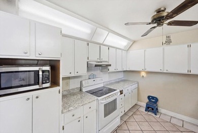 Spacious CBS lakefront home on a desirable corner lot! This - photo 19
