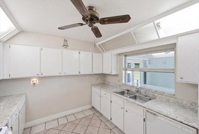 Spacious CBS lakefront home on a desirable corner lot! This - photo 20