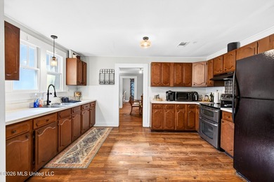 Fall in love with the rustic cottage charm and cozy feel of this - photo 21