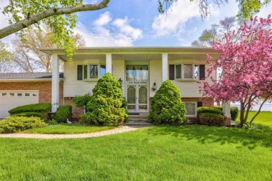 Kawkawlin River Home For Sale in Bay City Michigan