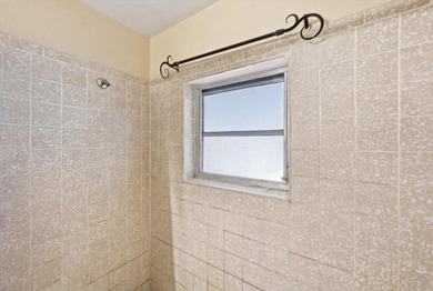 Spacious CBS lakefront home on a desirable corner lot! This - photo 28
