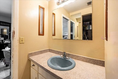Spacious CBS lakefront home on a desirable corner lot! This - photo 34