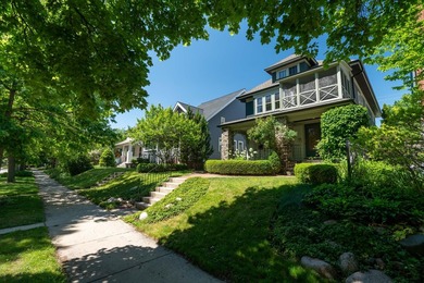 Farwell welcomes you with classic architecture, gardens, and - photo 1