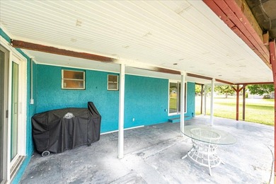 Spacious CBS lakefront home on a desirable corner lot! This - photo 52