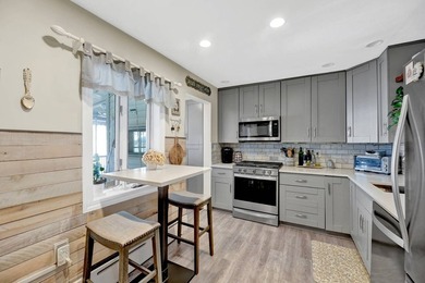 Ideally situated in the heart of Marine Park, this prime - photo 11